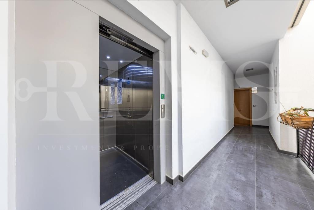 Cozy Apartment With Parking In The Center By Rems Málaga Eksteriør bilde